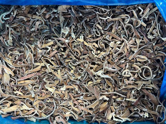 Sinocharm ฤดูกาลใหม่ BRC ได้รับการรับรอง W 4-6 มม. เห็ดแช่แข็งสด IQF แถบฟังกัสสีดำ 2